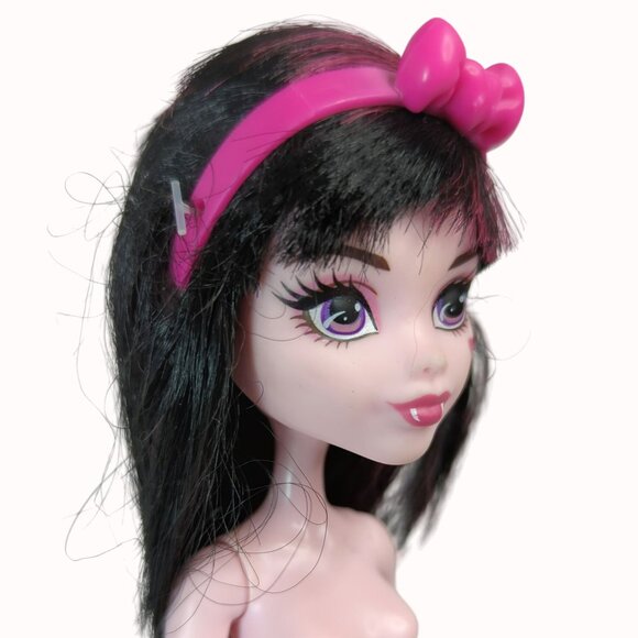 Monster High Draculaura Doll 2015 How Do You Boo? Nude Heart Tattoo Pink Headban - Picture 4 of 5